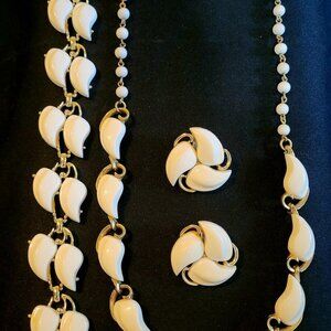 Vtg Claudette Signed Parure Set White Thermoset Bracelet, Necklace & Earrings